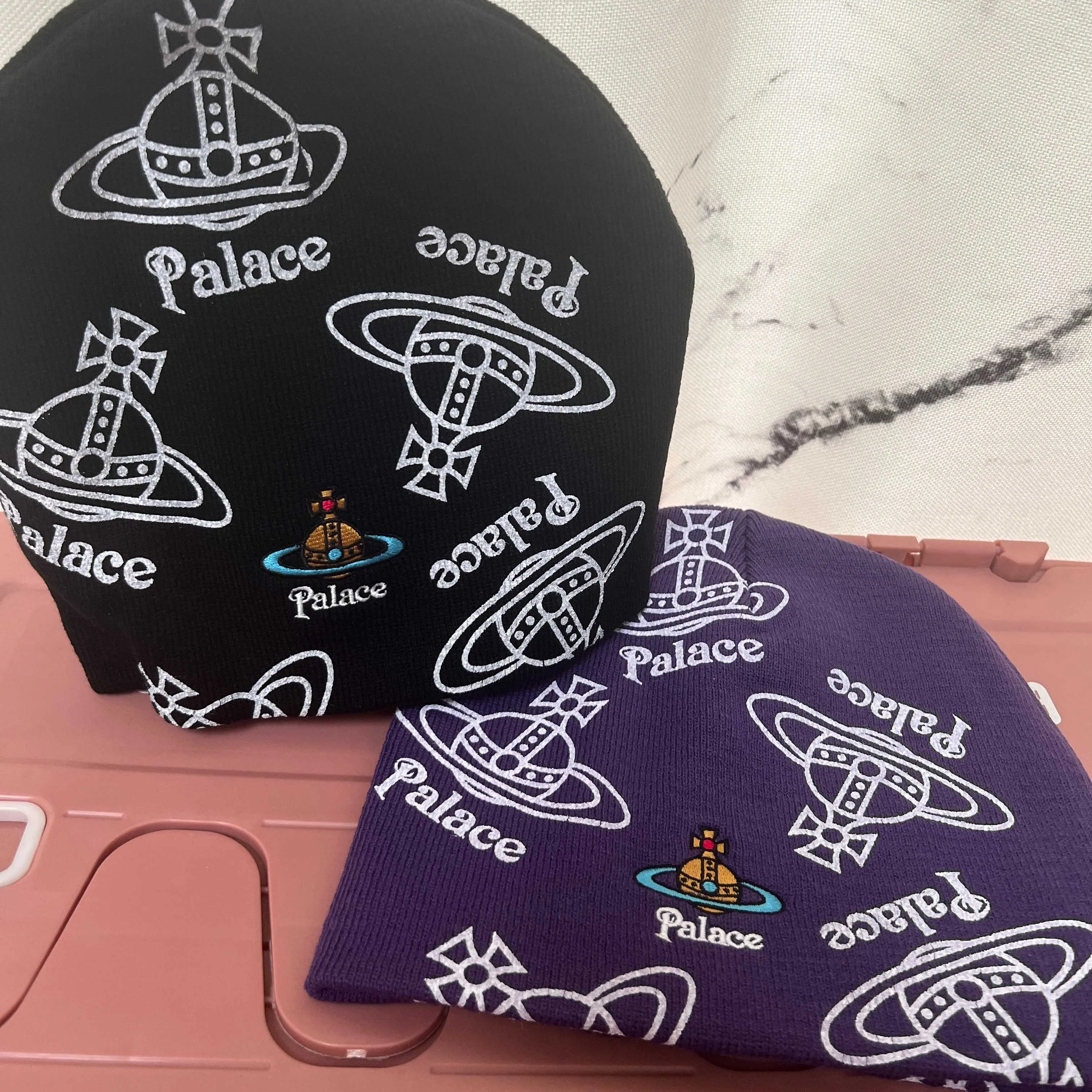 New 🪐viviennewestwood✖️palace co-branded knitted hat with Saturn logo printed all over, 2 colors